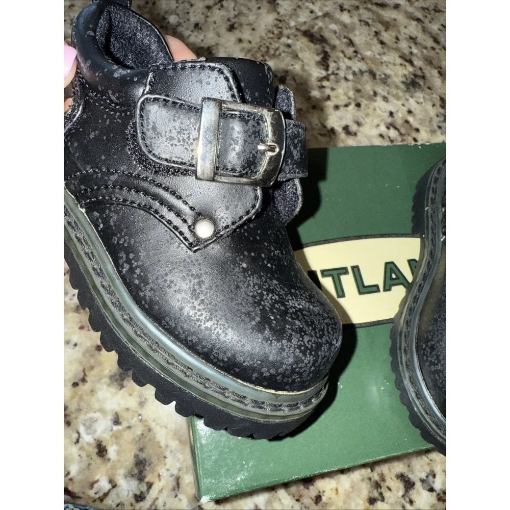 Outland Outdoor Boys Faux Leather Waterproof‎ Boots/Shoes Size 6 New. 4536